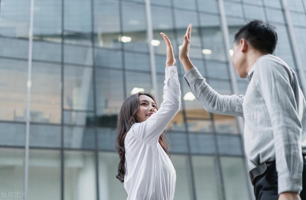 经济下行形势下怎么赚钱,经济下行时什么行业还在赚钱