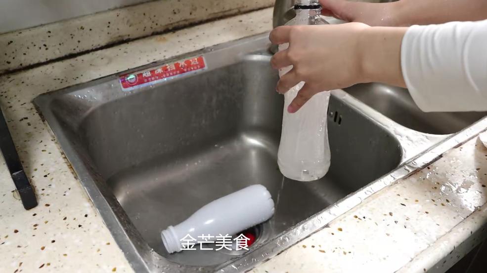 冰箱放一张纸省电方法,冰箱里放一卷纸真的能省电吗