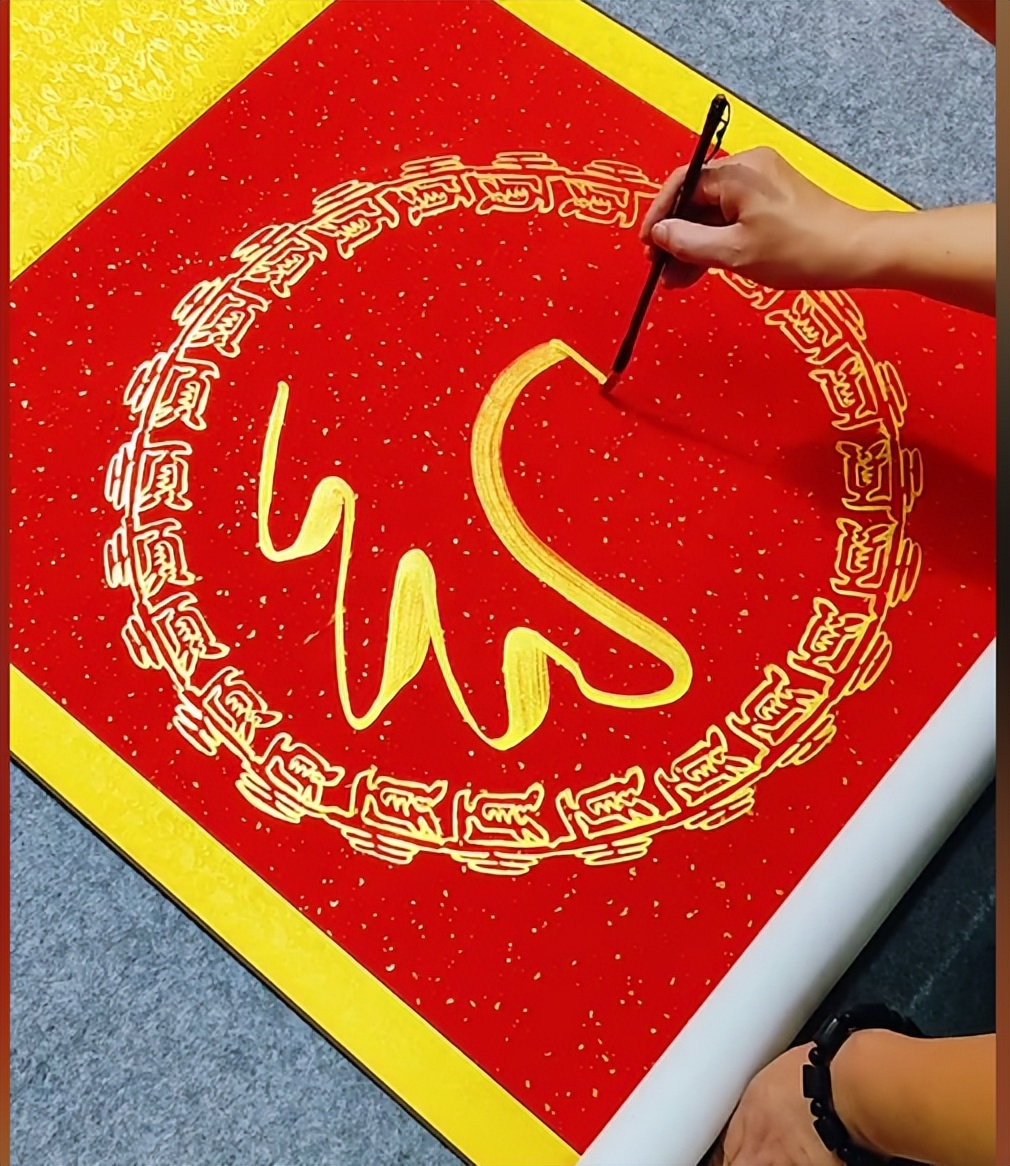 怪笔大叔倒写书法,怪笔大叔一笔倒写书法点评