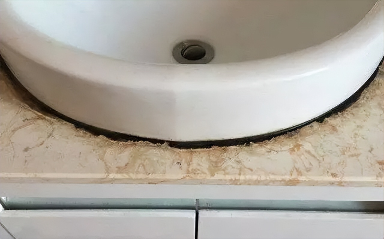 玻璃胶发霉怎么洗掉霉斑,玻璃胶发霉卫生妙招