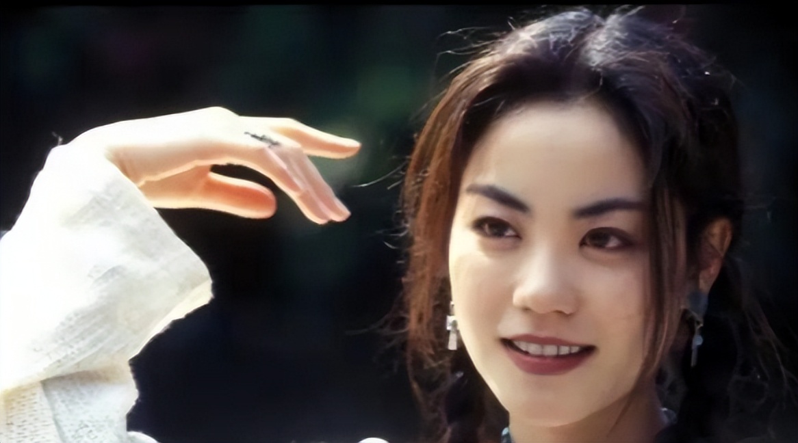 娱乐圈塌鼻子宽鼻翼好看的女明星,塌鼻子也能美出圈