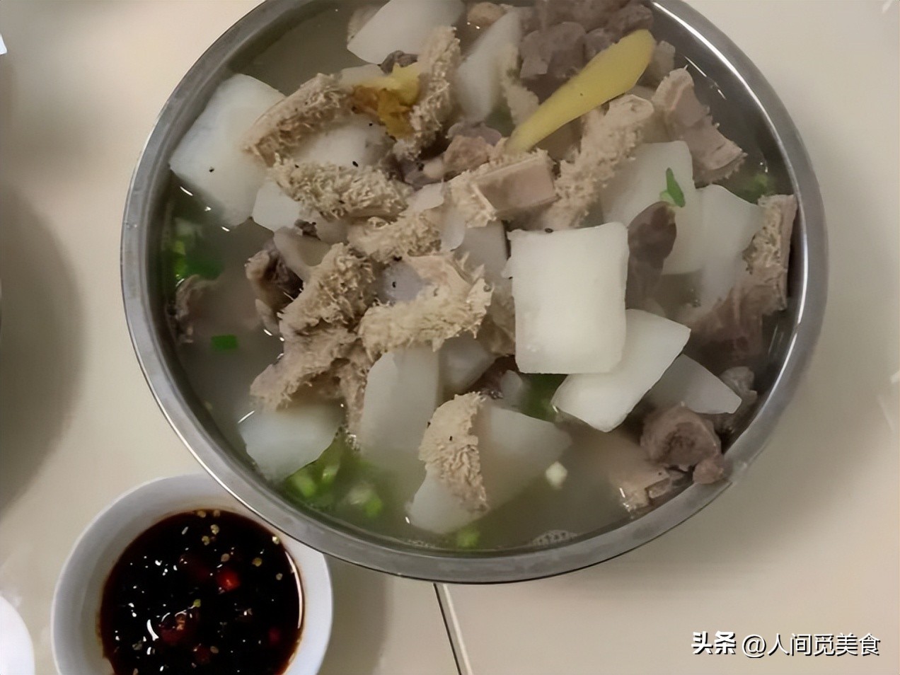 大哥请大家吃饭亲自下厨做饭,浙江大哥做菜