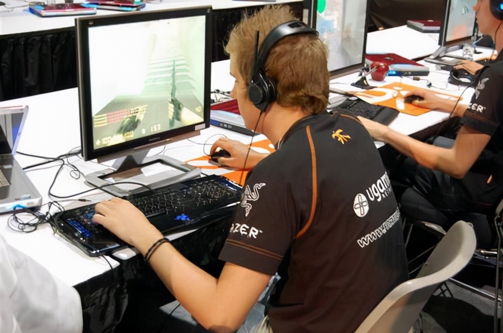 高刷为什么要配高帧率,高帧率高刷新率对fps游戏的提升