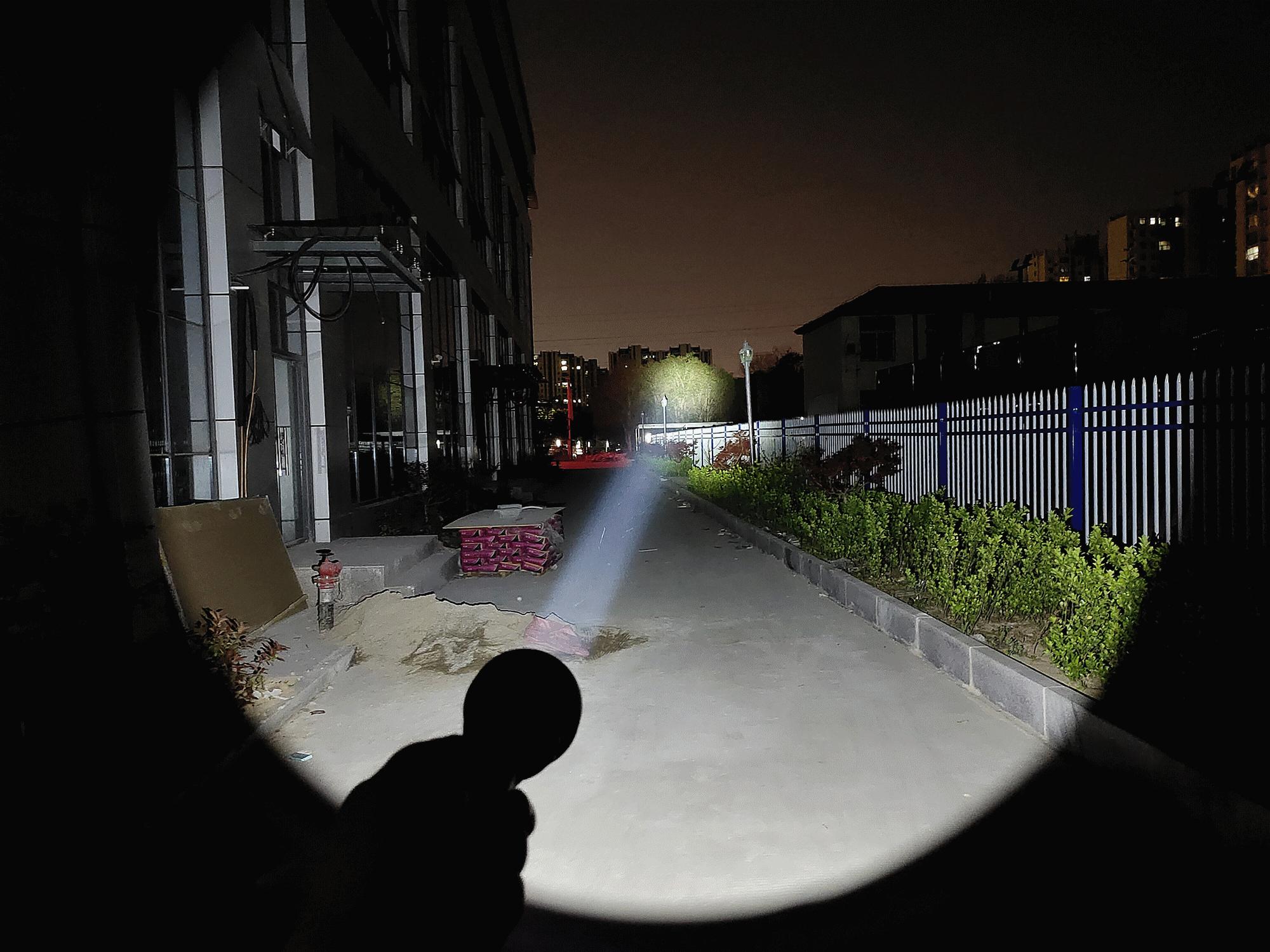 双光源任切换，千米光柱一线天！CYANSKYH5GT远射手电体验