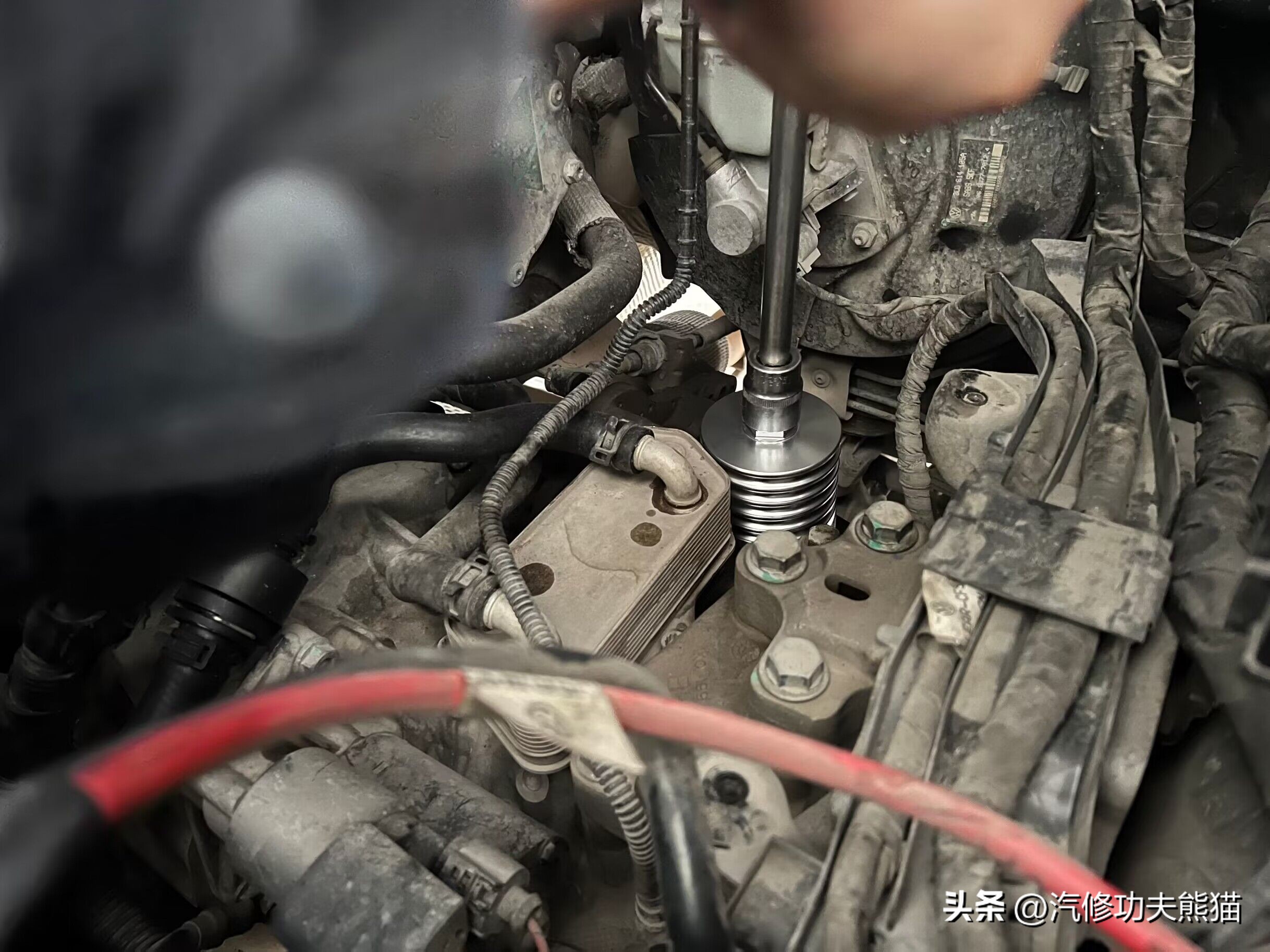 大众迈腾发动机漏油漏水吗,迈腾b72.0t发动机侧面漏油