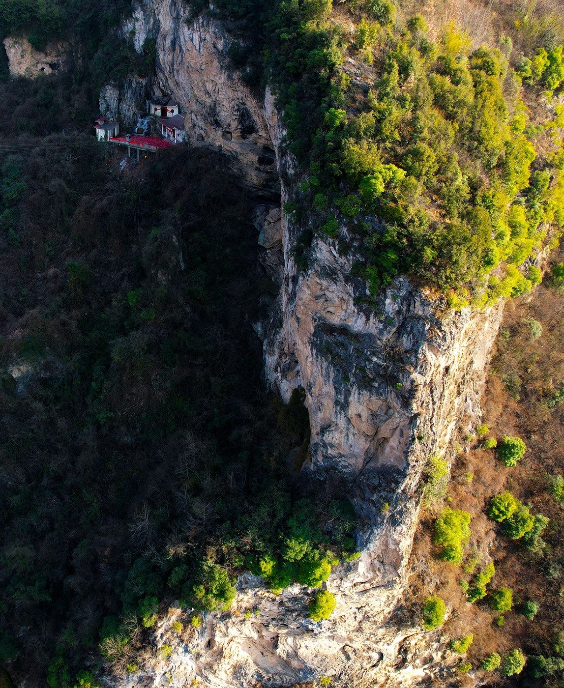 【乡景】湖北郧西神母殿：冰挂千仞洞穿两乡