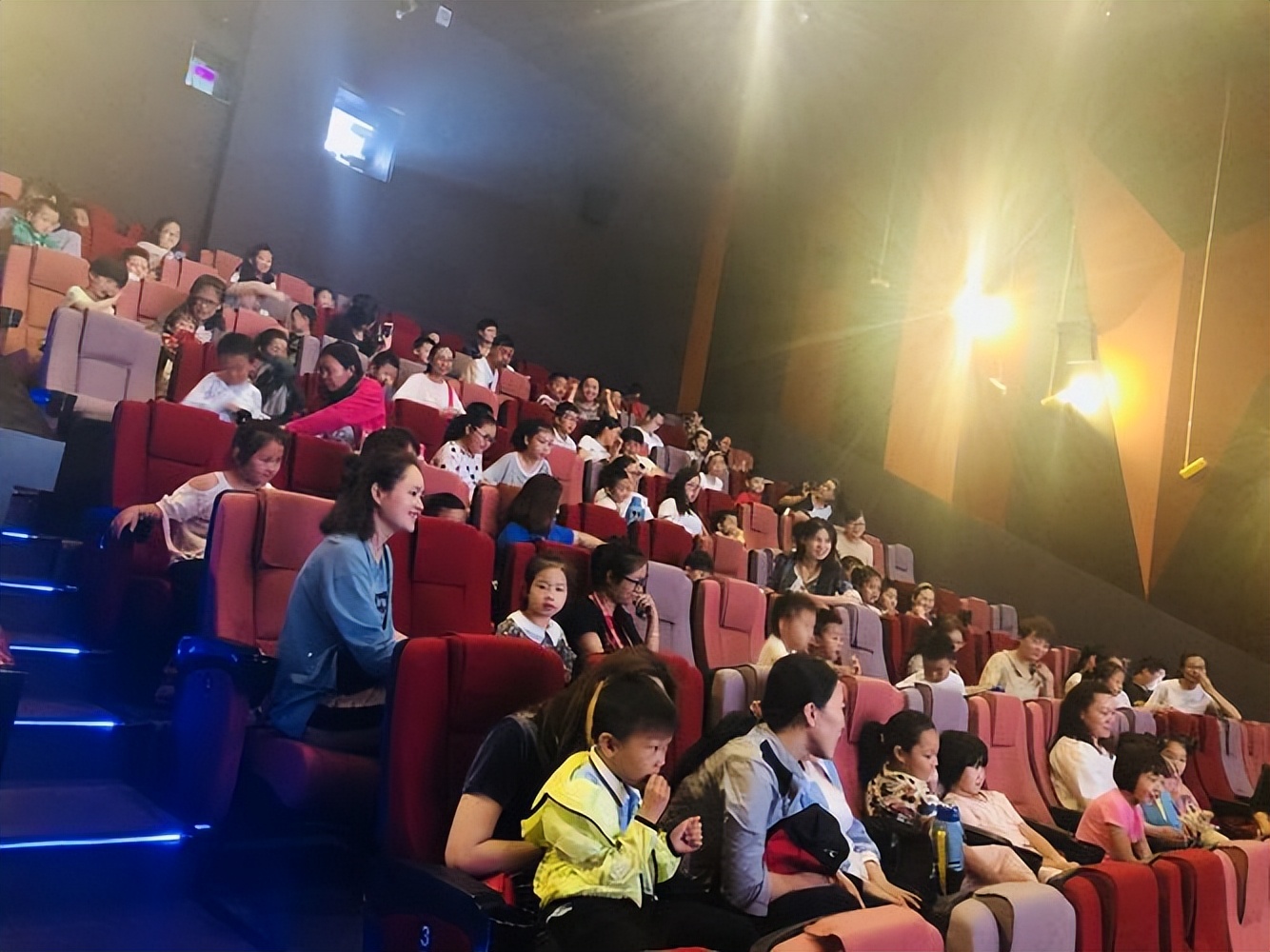 纽约罗克菲勒中心电影产业奠基的兴起与发展