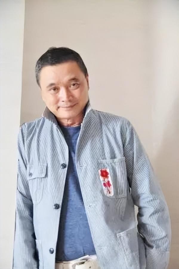 消失半年的他自曝患癌,他患癌