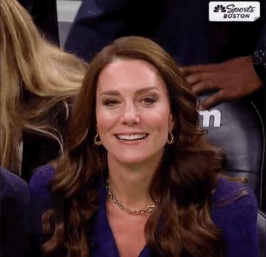 卡米拉出尽风头,卡米拉靠什么被女王认可