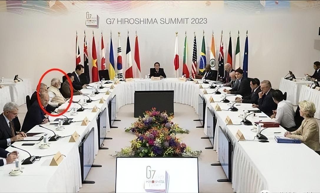 菲律宾4艘船又闯仁爱礁现场直播,菲律宾舰船从仁爱礁上撤走了吗