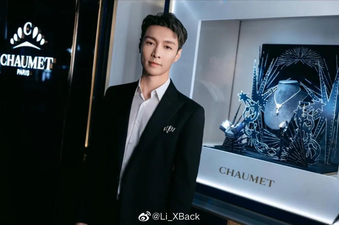 尚美巴黎张艺兴白色西装,张艺兴是尚美巴黎全球代言人吗