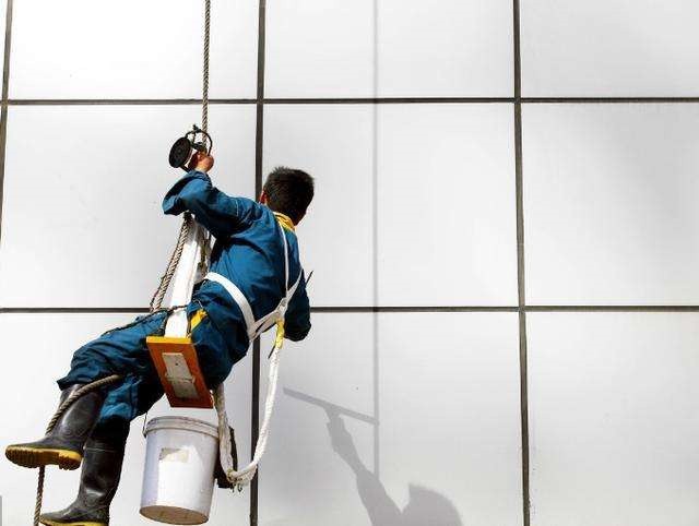 离死亡最近的职业,高空工作坠落死亡事件