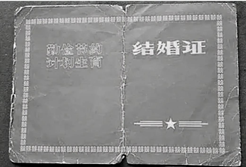 20岁重庆知青小伙，“下嫁”31岁带4娃的寡妇，至今仍在大山中