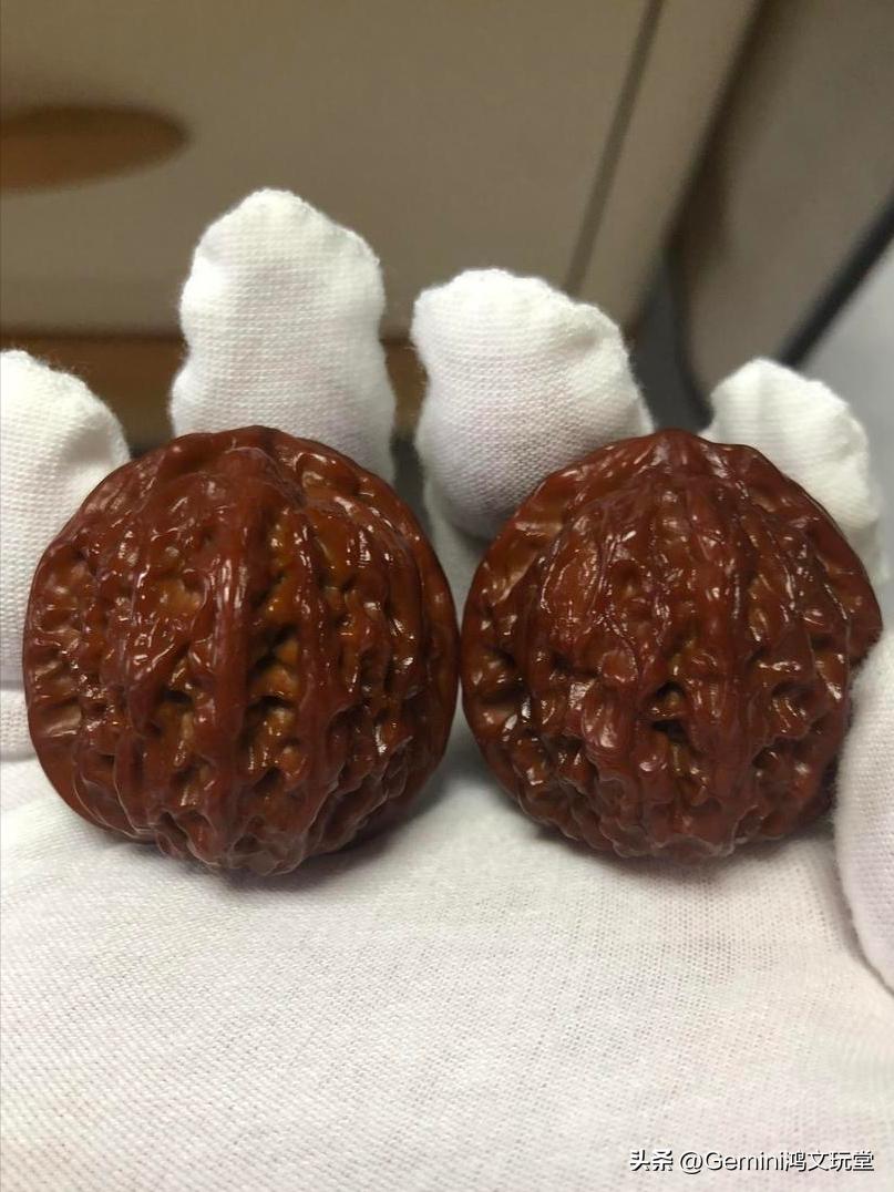 新入手的龙纹桃核手串怎么盘玩,桃核如何盘玩最好