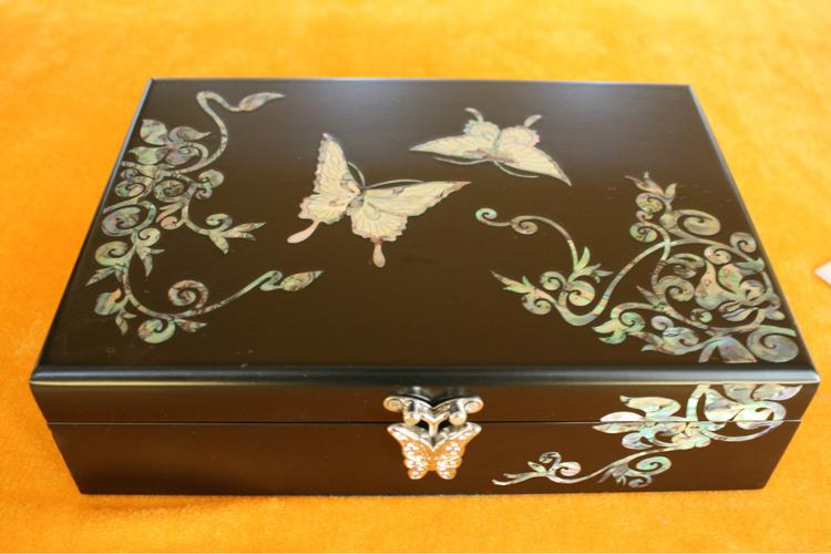 漆画技法与艺术表现的区别,漆画创新应用领域