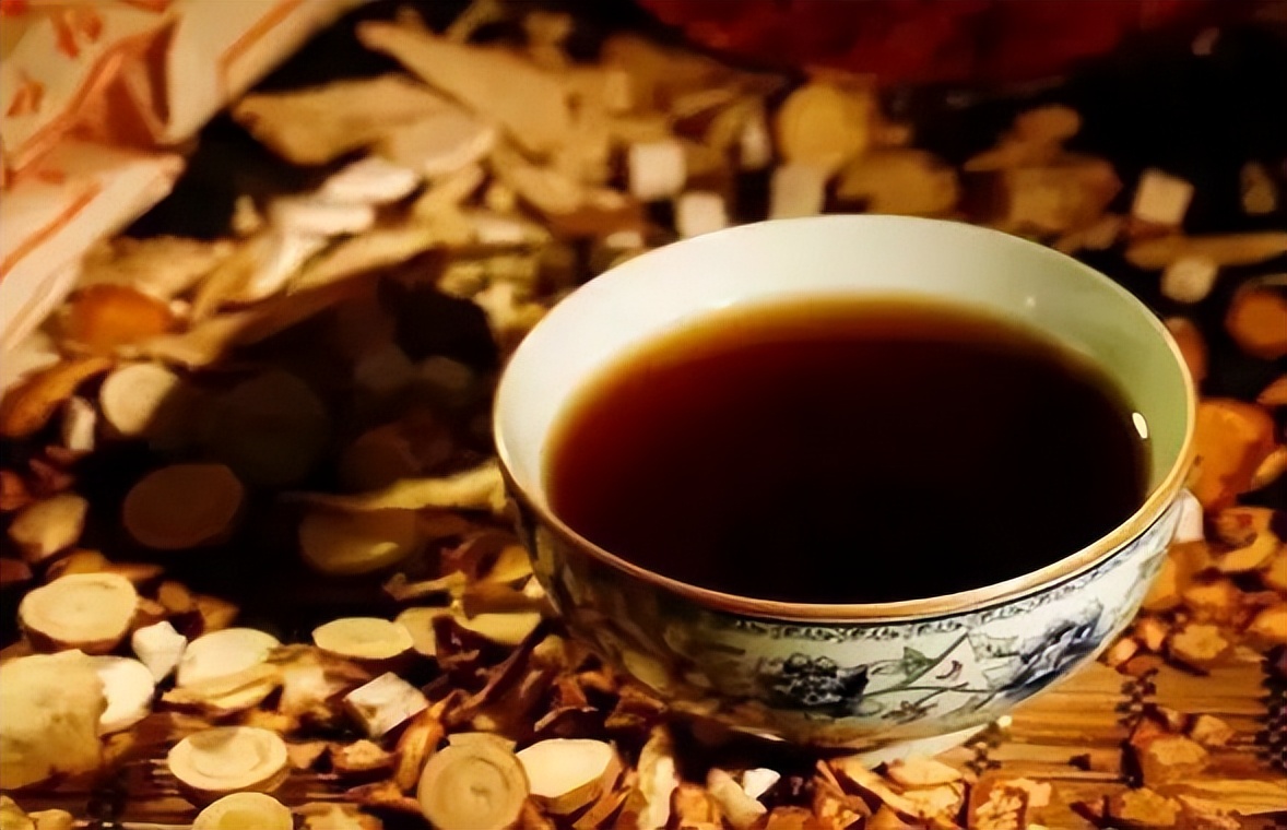 结合“实则阳明，虚则太阴”思想，探讨临床辨治腹满的经验