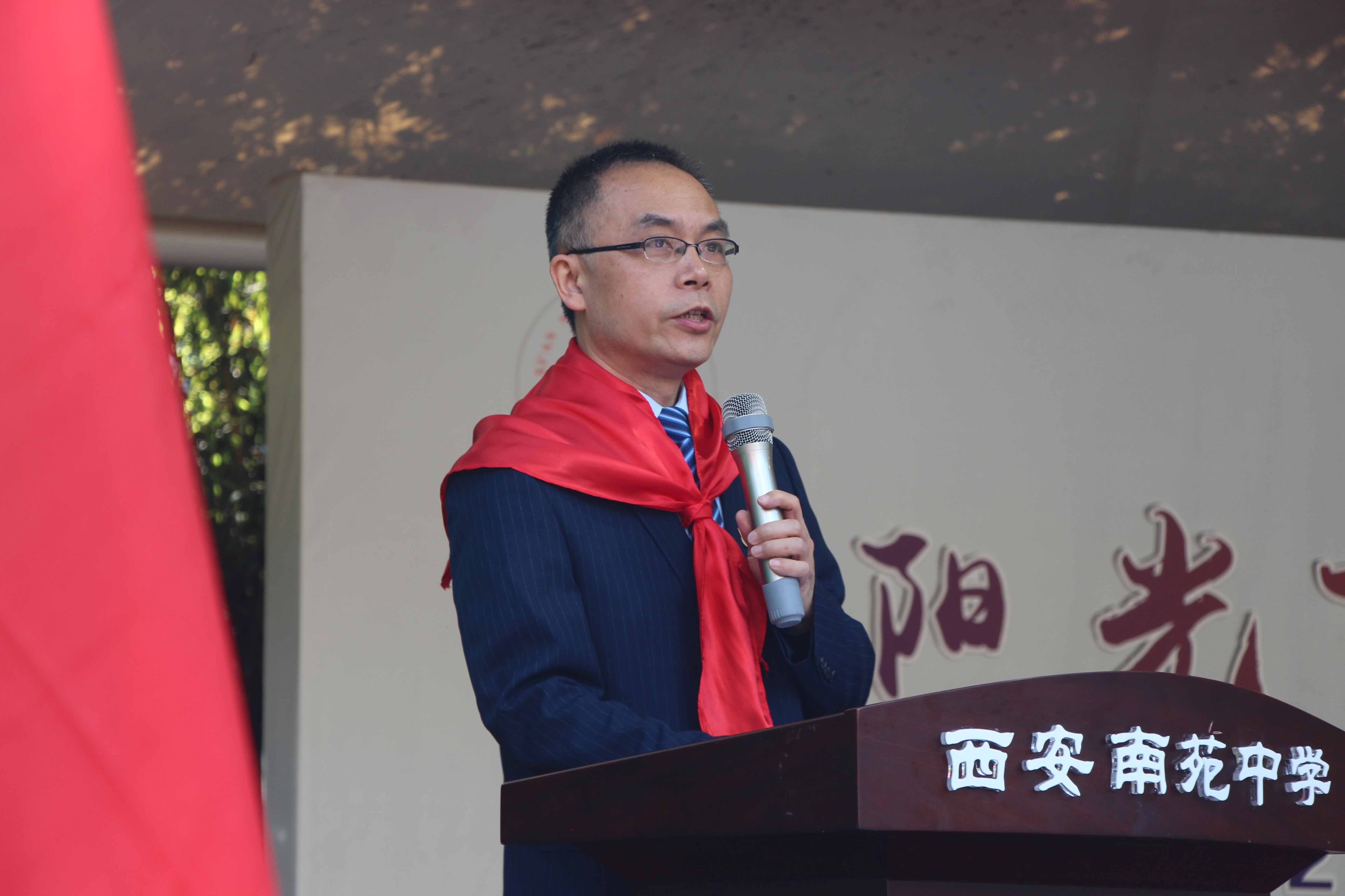 法制宣传进校园争做守法好少年,在阳光下成长少先队员