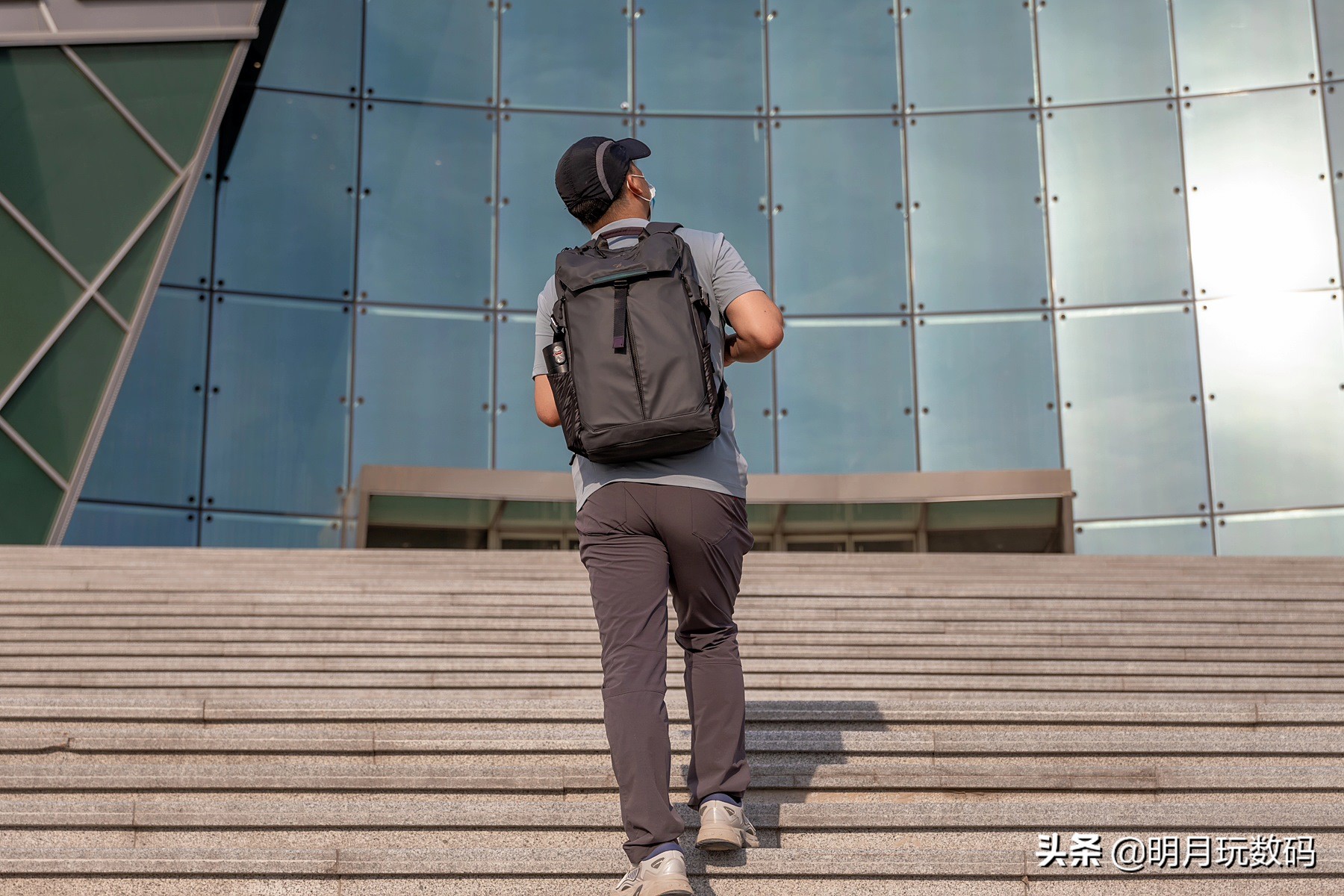 光影行星双肩包男200,类似于光影行星的双肩包