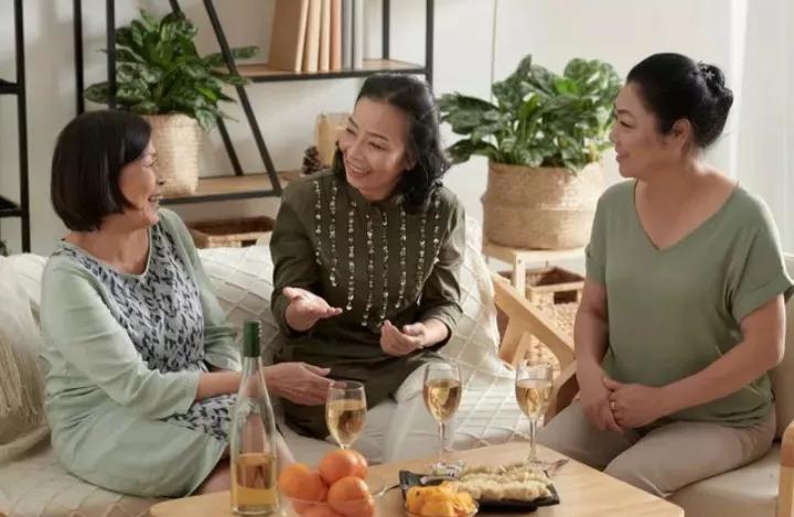 我75岁，给子女们日结工资轮流照顾我，用金钱买来的孝顺也很香