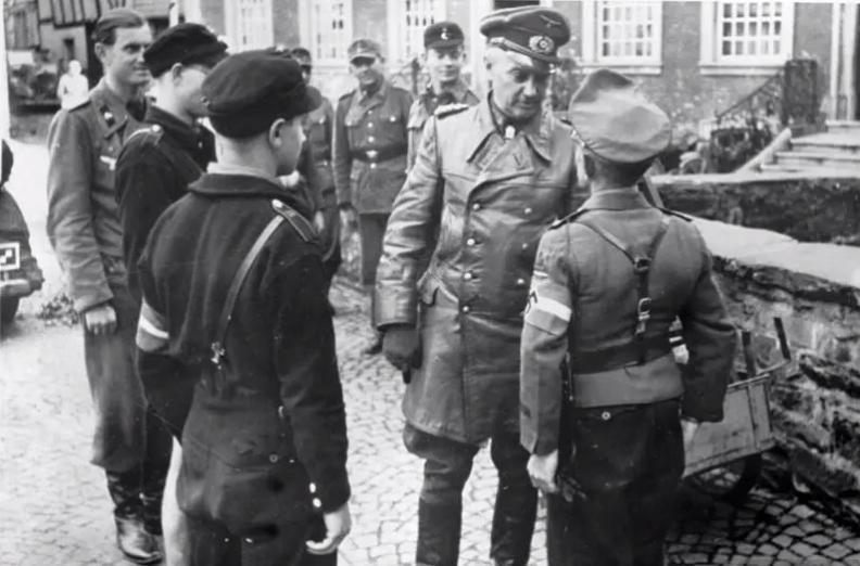 防御名将莫德尔：率军20万挫败200万苏军，自杀前让40万德军解散