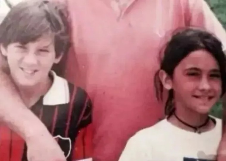 梅西和他的老婆赛后坐领奖台,梅西夺冠和妻子拥抱