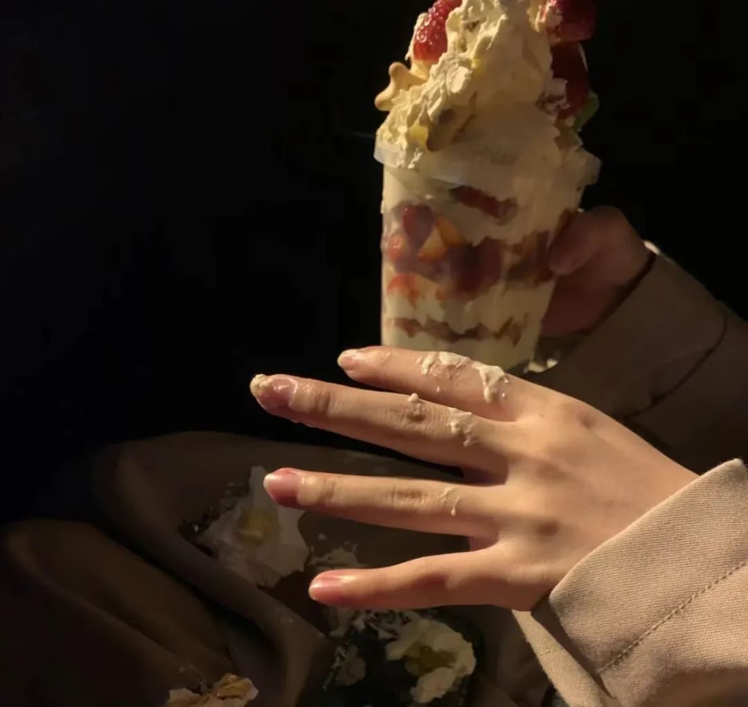 草莓塔事件是真的吗,草莓塔事件被骂的女孩