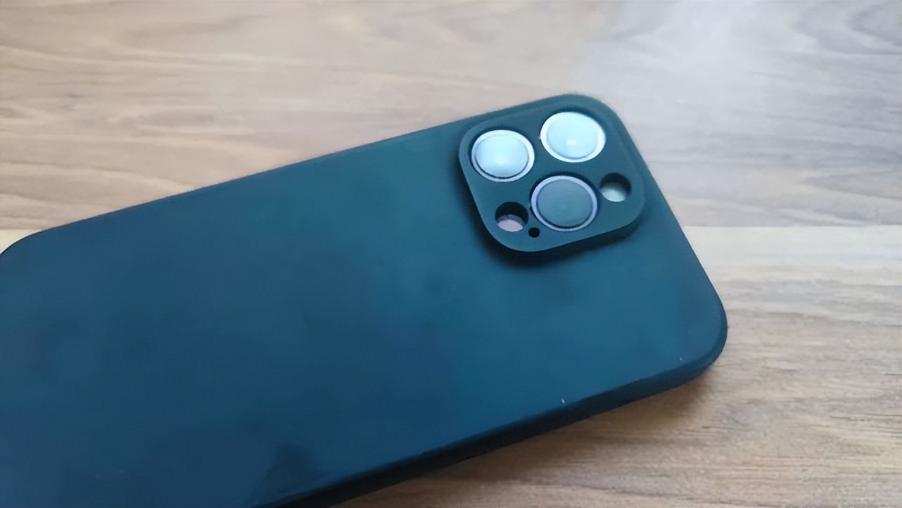 等等*党**忽然明白了：苹果旗舰晚买享折扣，A16+6.7英寸+4800万真香