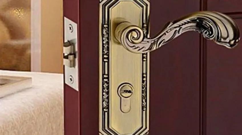 开锁不小心钥匙断了怎么办,防盗门钥匙拔不出来怎样取锁芯