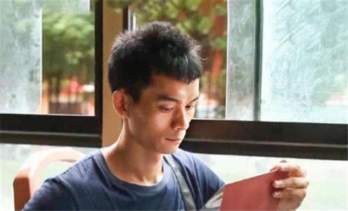 “高考钉子户”高考15次，只为上清华，今年参加高考时已35岁