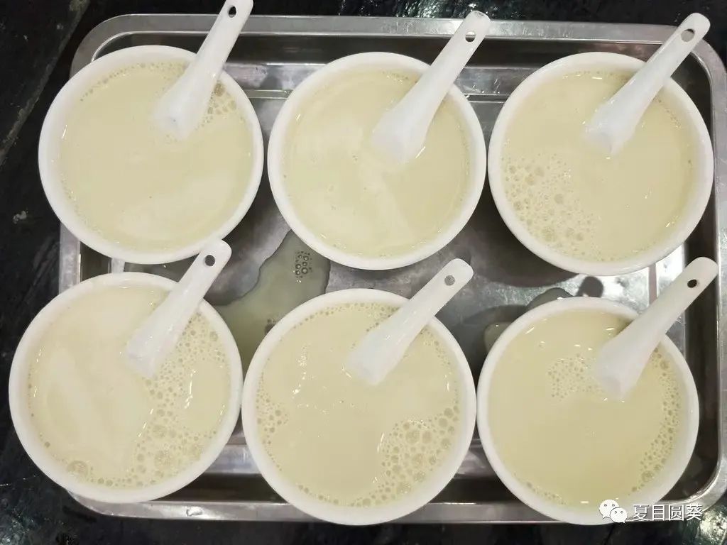 梧州特产冰泉豆浆400字,梧州骑楼老街美食冰泉豆浆