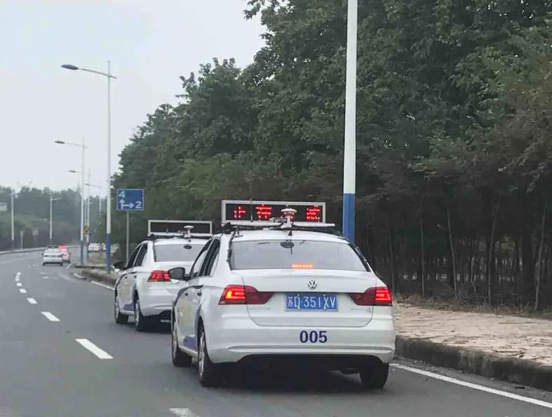 科目三考试遭针对，连续5次被私家车堵停，就是因为没办VIP