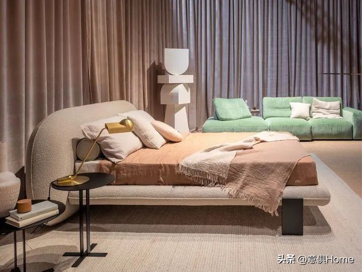 软包床最流行一款,比较温馨的软包床