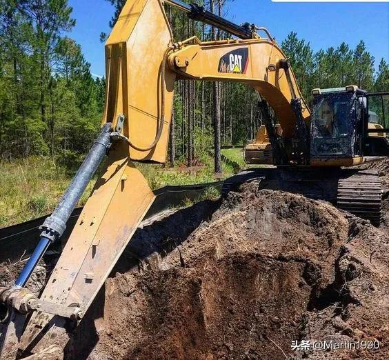 大型挖掘机事故视频大全,挖掘机重大事故案例