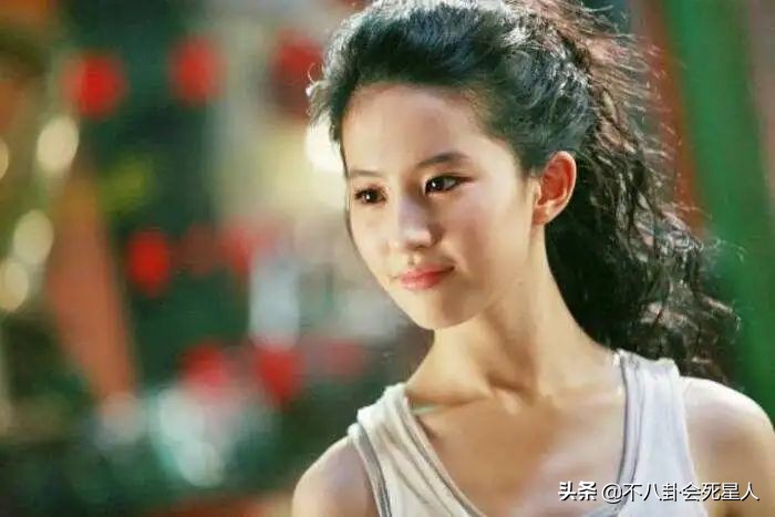 发腮堪比毁容的女星,发腮成大方脸