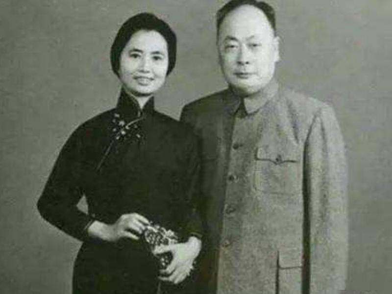 陈毅临终前，*剑英叶**拿出毛主席所写的纸条：我知道你在等什么