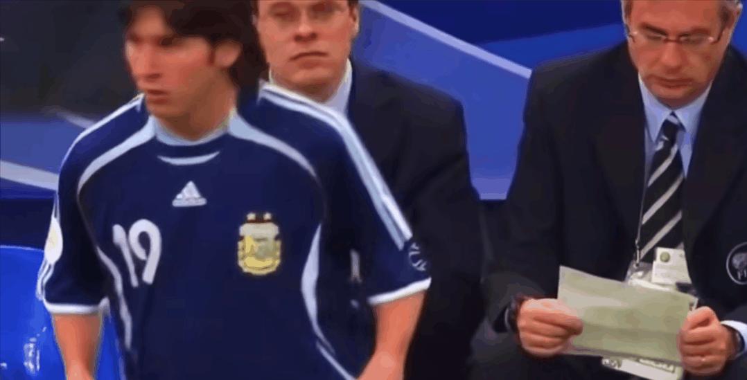 球王梅西终于捧起了大力神杯,从侏儒症到巨人梅西