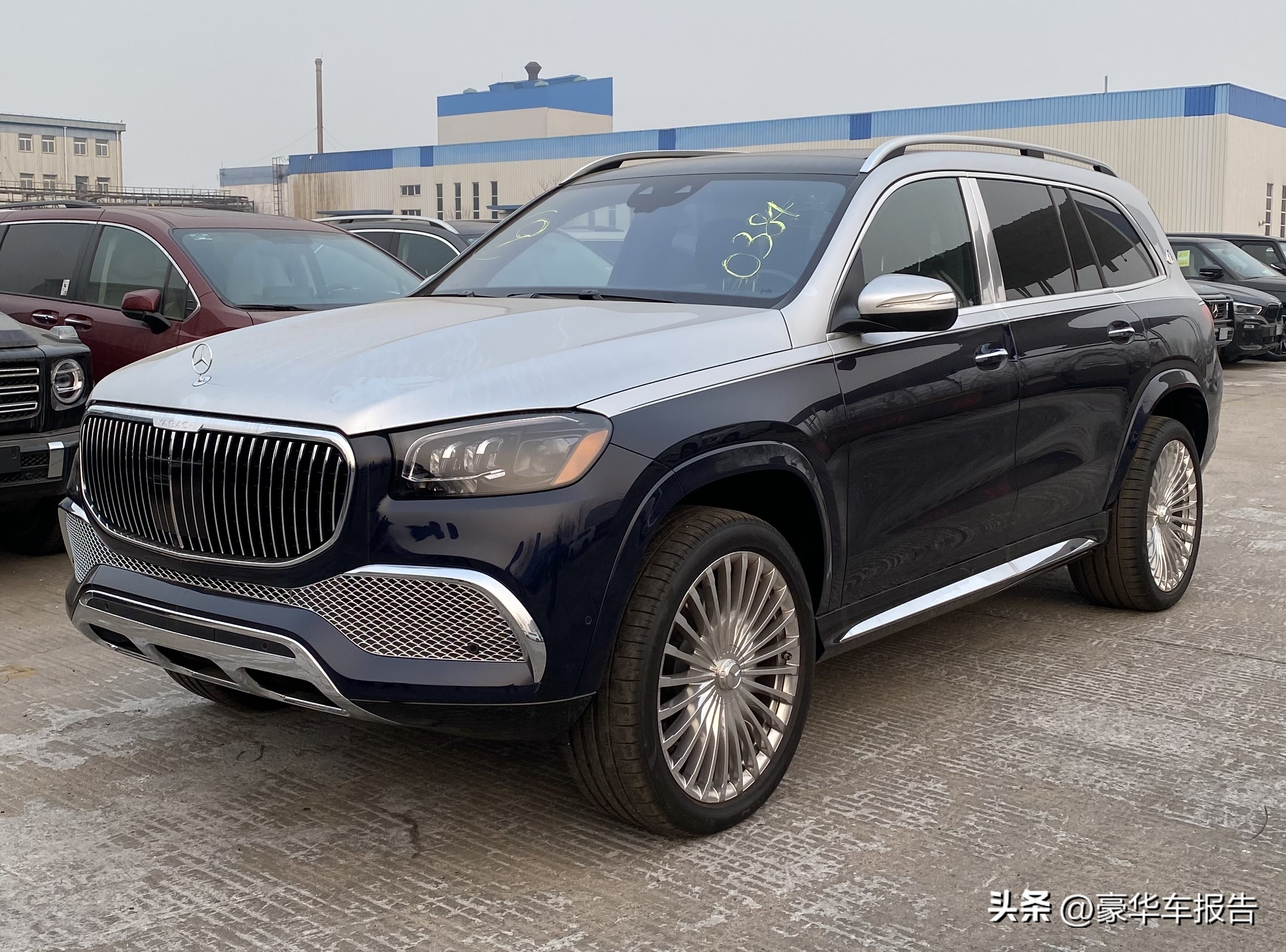 奔驰gls600迈巴赫2022款4座版,奔驰gls400跟迈巴赫的gls600不同