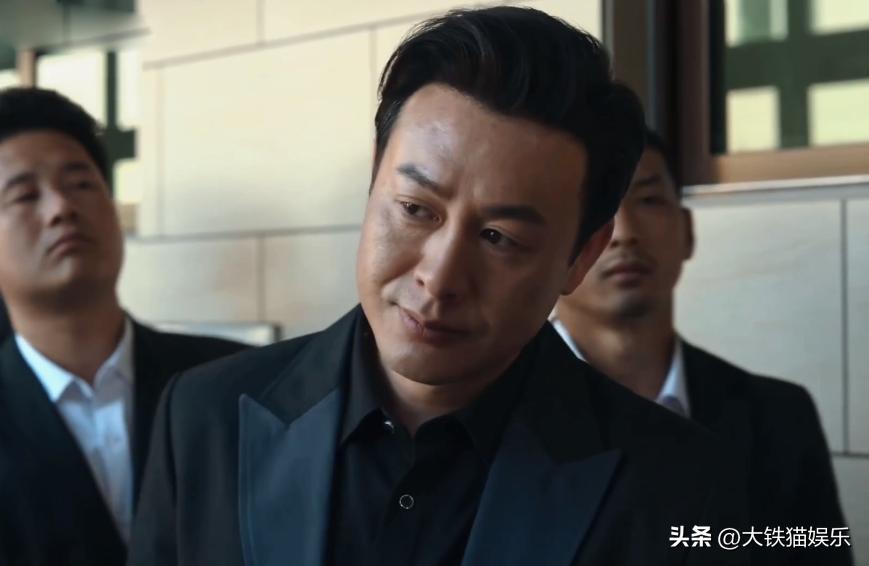 穿黑衬衫好看的人,穿黑衬衫的帅气男人