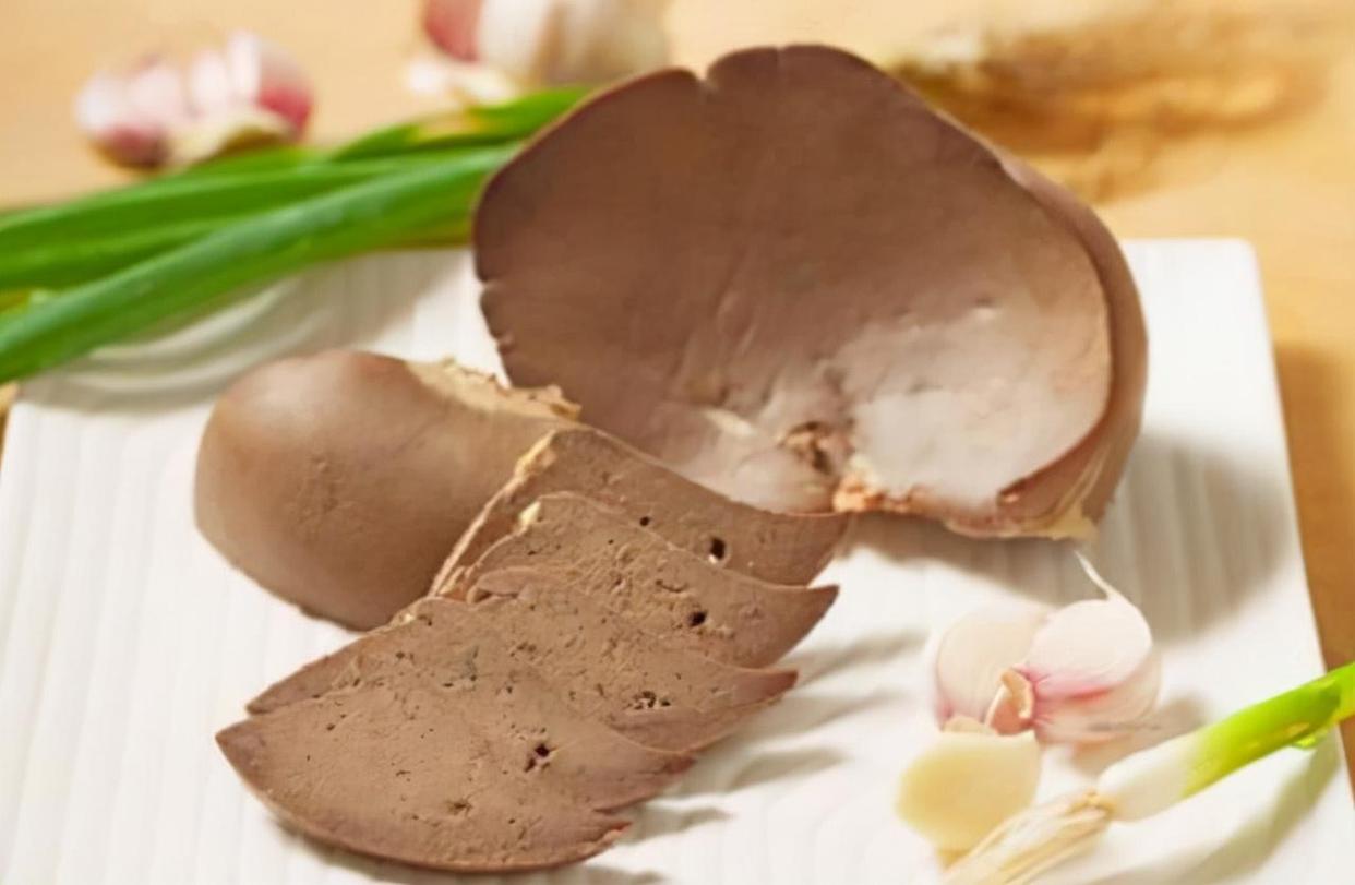 白头发严重增多怎么调理女性,女性白头发增多别以为是老了