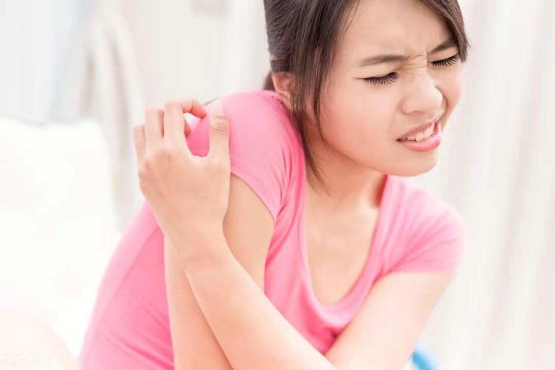 湿疹荨麻疹汗疱疹同时发作,湿疹丘疹荨麻疹疱疹