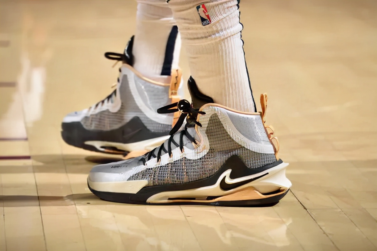NBA球员上脚：詹姆斯威少穿支线，安踏和361度的球鞋都有
