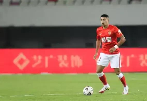 为什么感觉便宜的球不好踢,球踢不高踢不远是什么问题