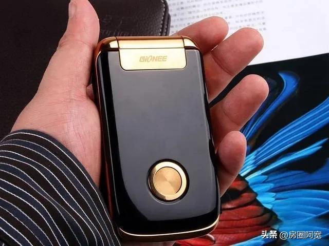 我使用了至少14部手机,最近13年我坚持买国产!