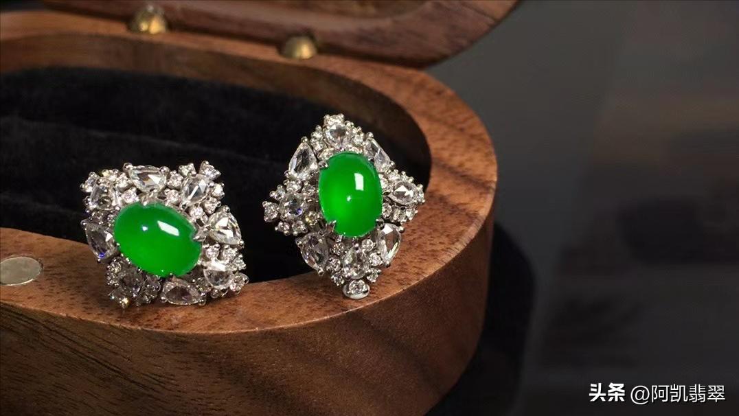 假翡翠用紫外线灯照有什么反应,紫外线照射翡翠的检测方法