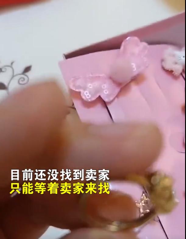 可爱的小宝贝送上戒指,可爱的小朋友送戒指