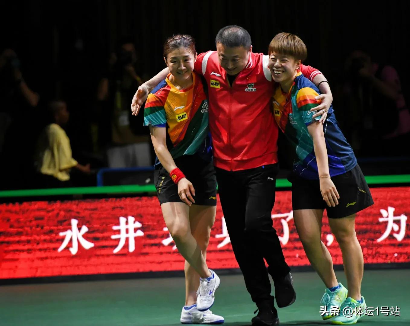 马琳调侃,国乒女团夺冠马琳机智打断陈梦