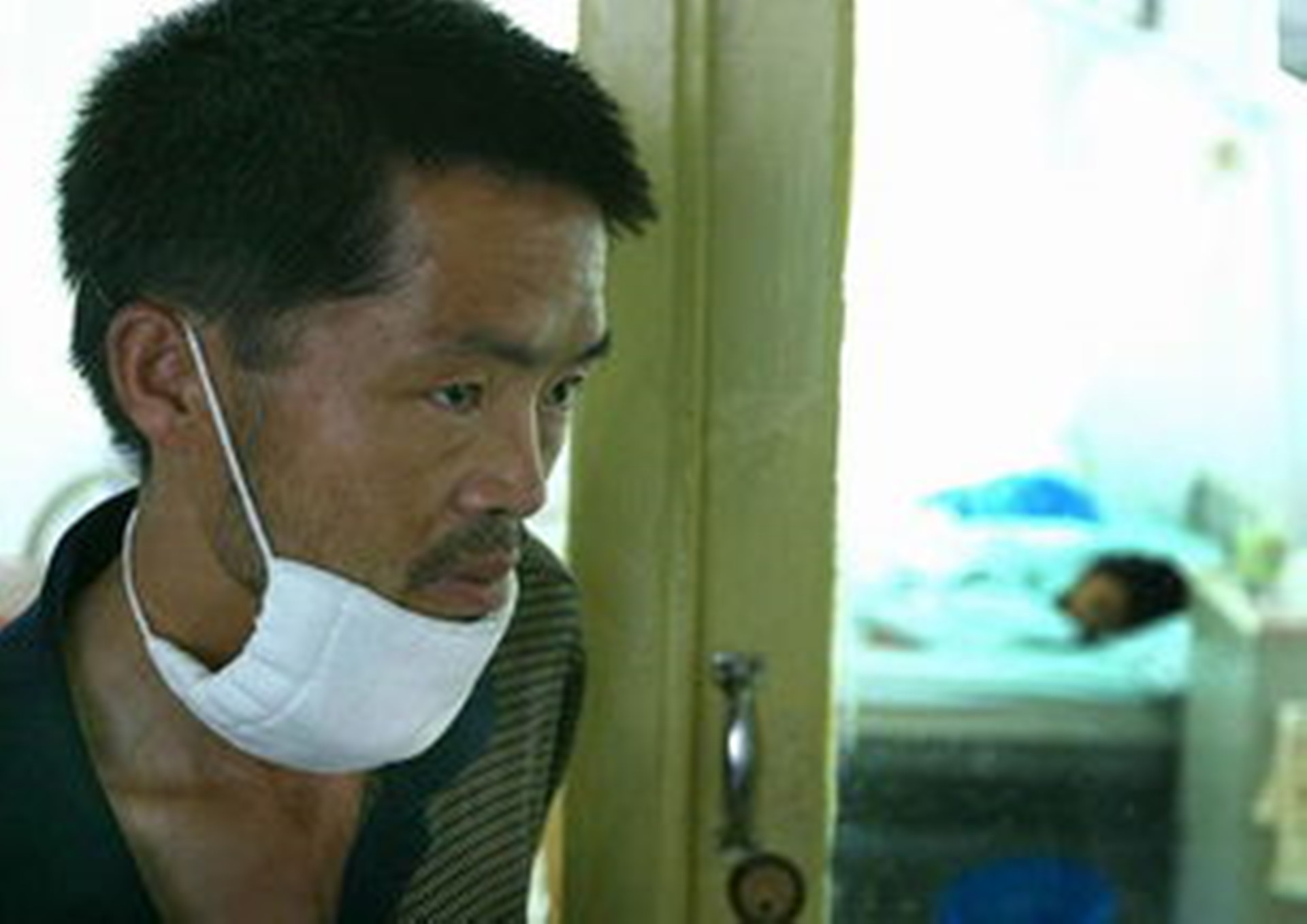 小女孩得了白血病因为穷放弃治疗,13岁女孩患白血病求妈妈放弃治疗