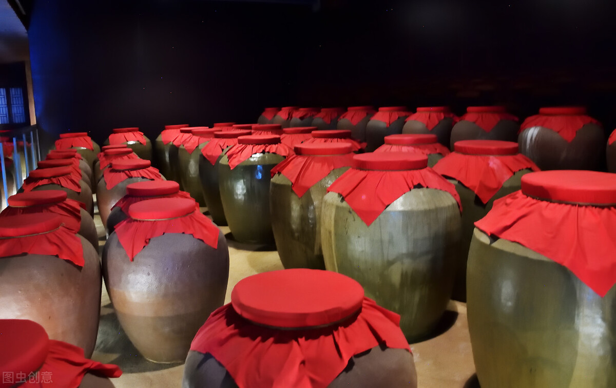 窖藏酒陈年老酒怎么鉴别,年份酒陈年酒窖龄酒你都知道吗