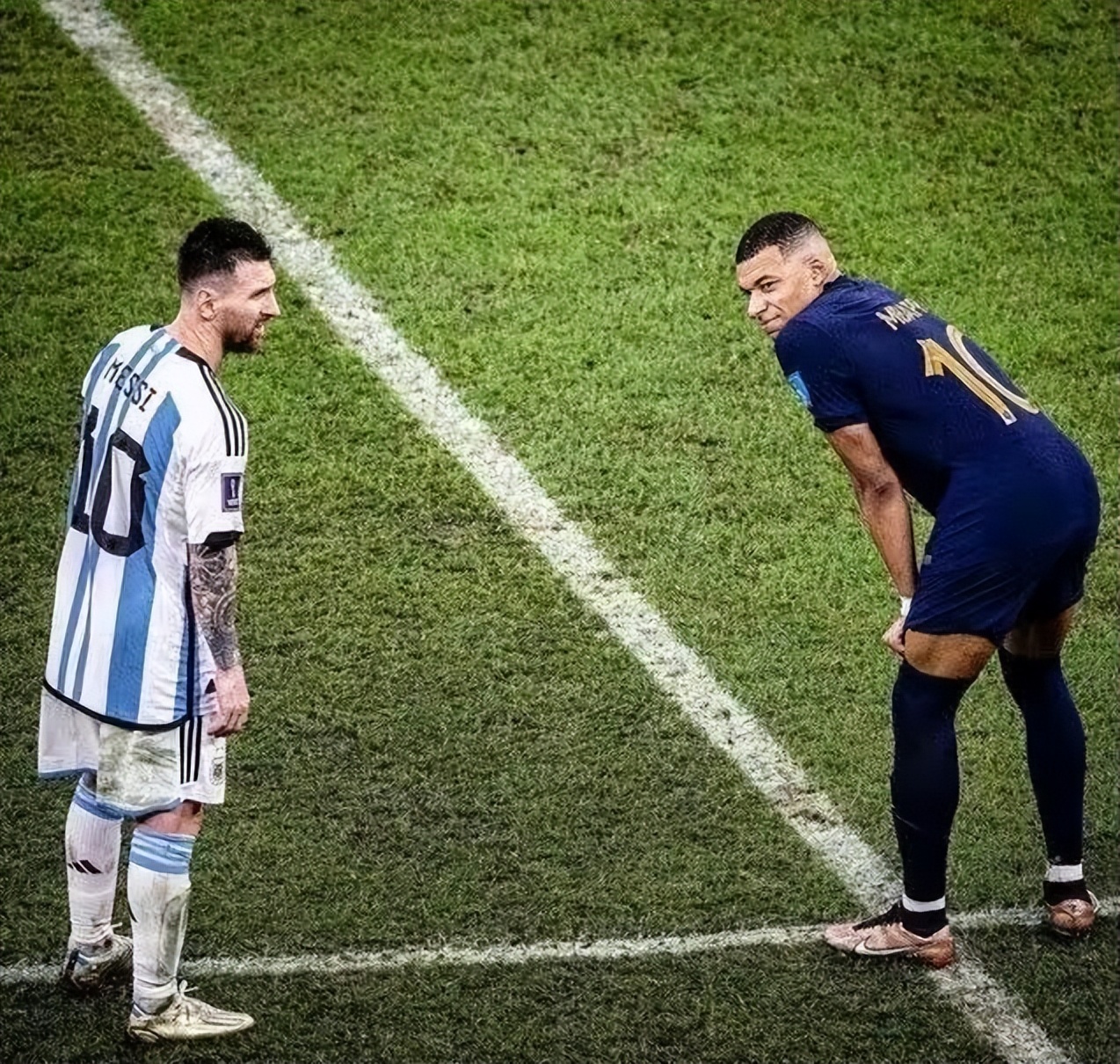 法国球星姆巴佩发声呼吁结束暴力,姆巴佩力挺李刚仁