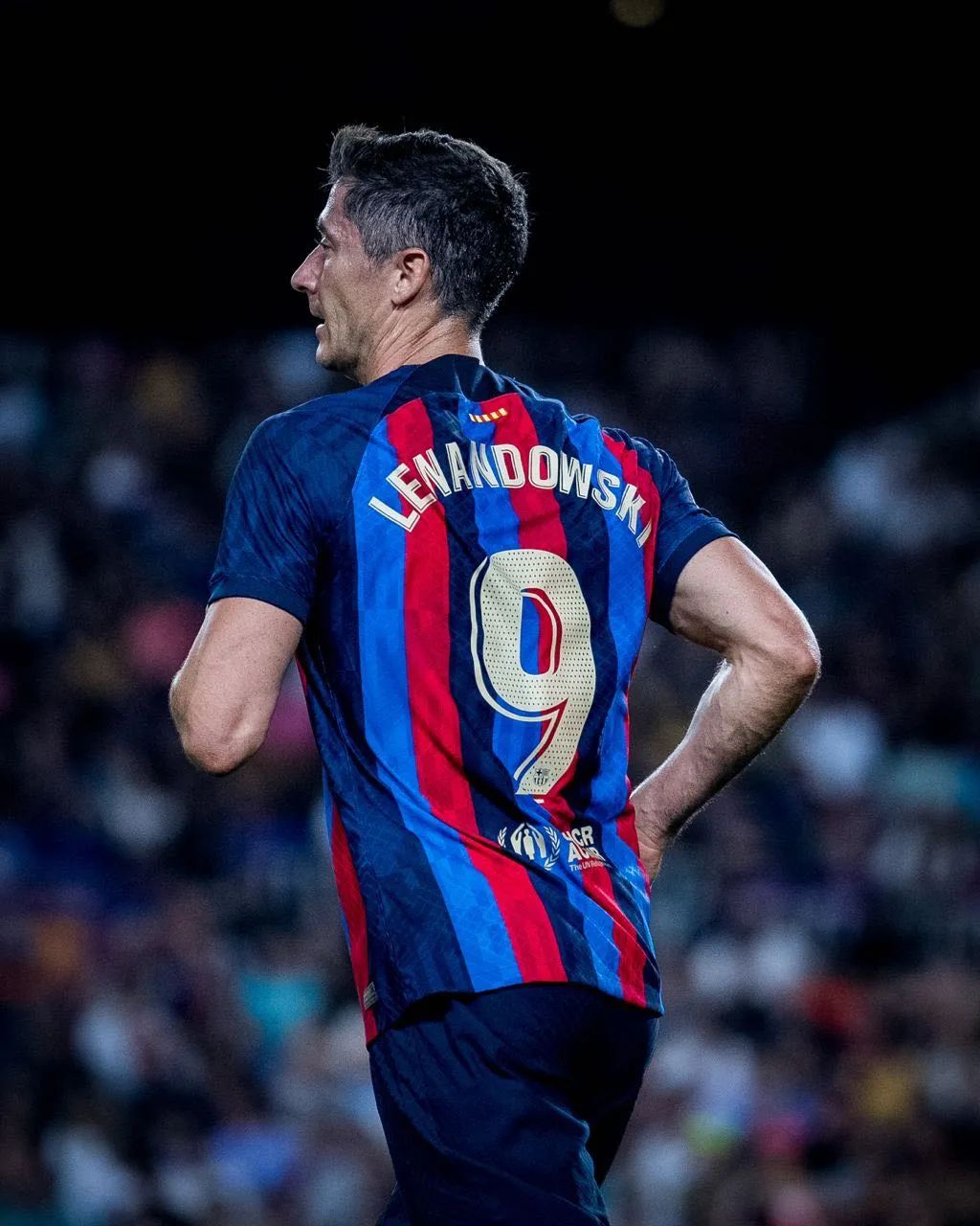 巴萨1-2不敌巴列卡诺莱万破门,巴萨1-2不敌巴列卡诺高喊梅西